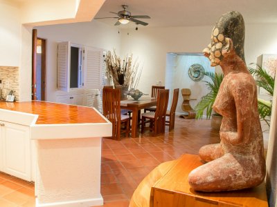 Dining room - statue