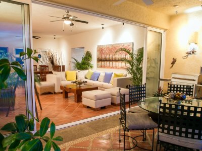 Living room & balcony